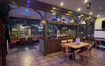 Kalles Bierstation Daun - Gästebereich mit Beleuchtung